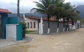 CASA 2 DORM em CONDOMINIO 250 Mts PRAIA MARANDUBA Com CHURRASQUEIRA 02 Vagas Garagem com Wifi Gratis